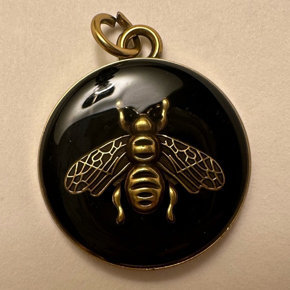 Black and Gold GUCCI BEE necklace CHARM | Authentic | STUNNING - Picture 3 of 8